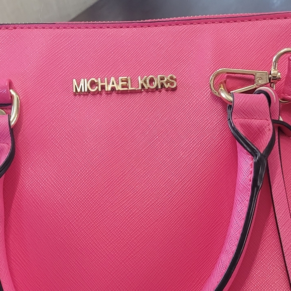 Hot pink purse like new - Picture 6 of 10